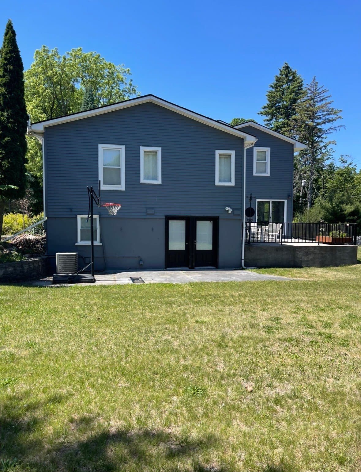 Novi House: 290 Shamrock Hill