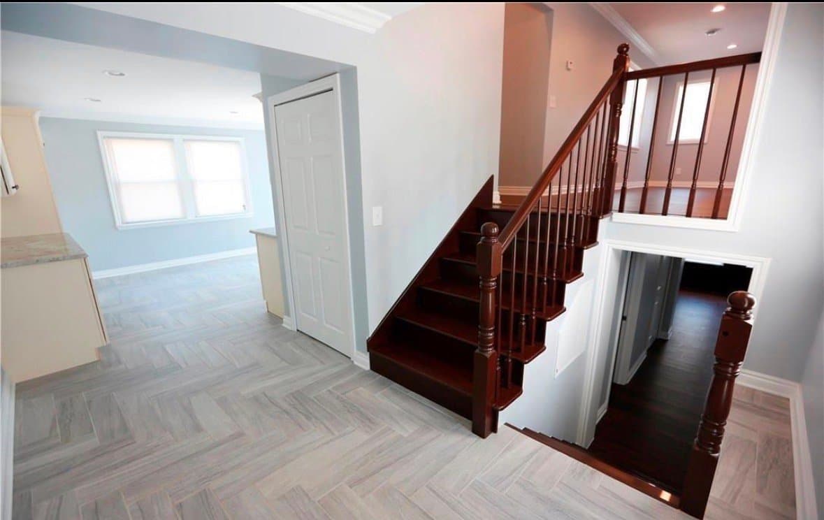 Novi House: 290 Shamrock Hill