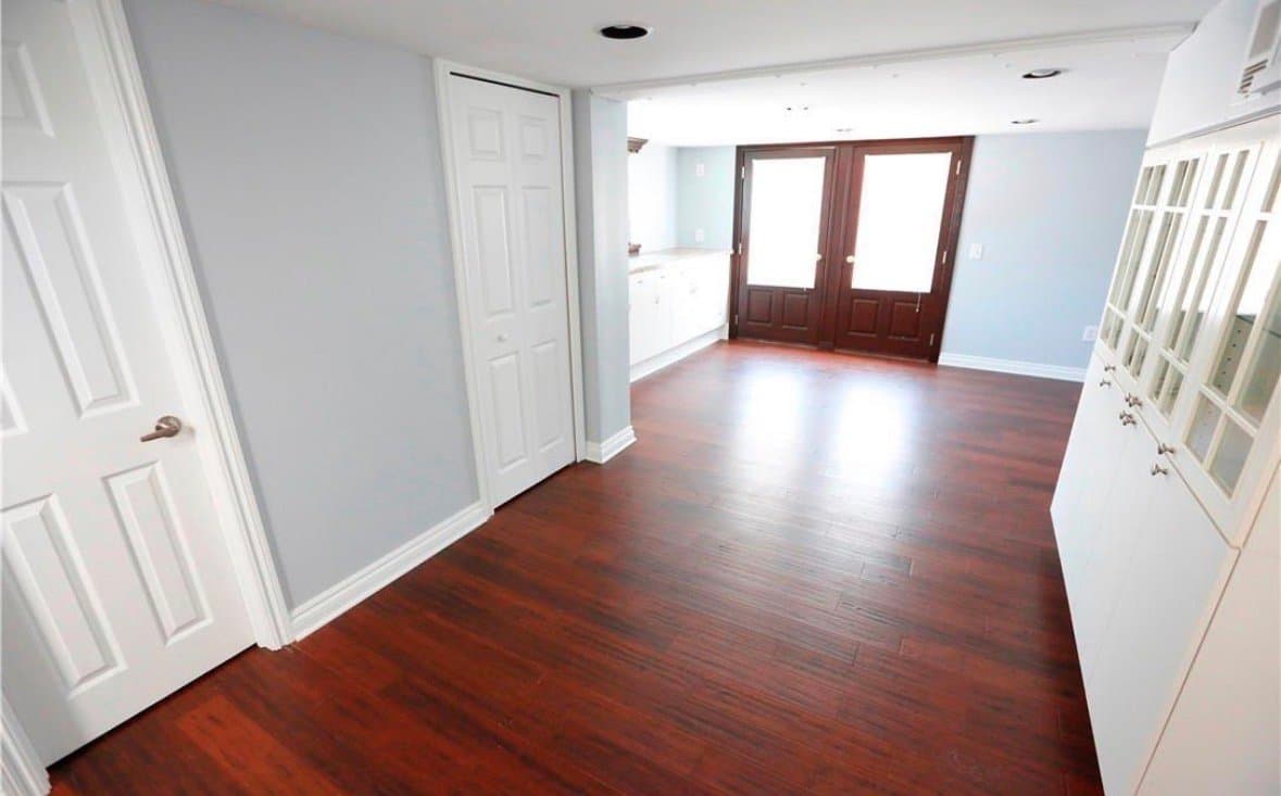 Novi House: 290 Shamrock Hill