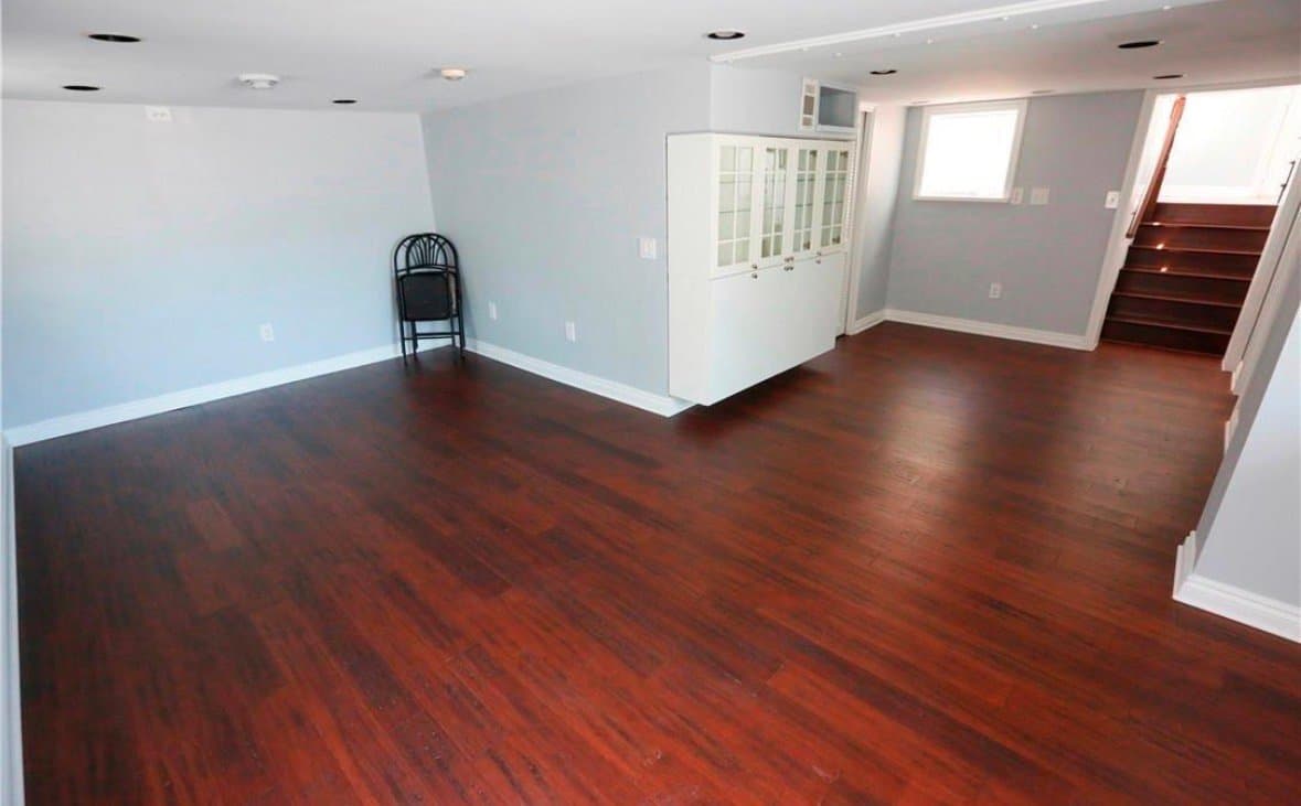 Novi House: 290 Shamrock Hill