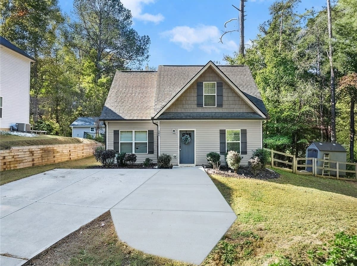 Cumming House: 3420 Auburn Dr
