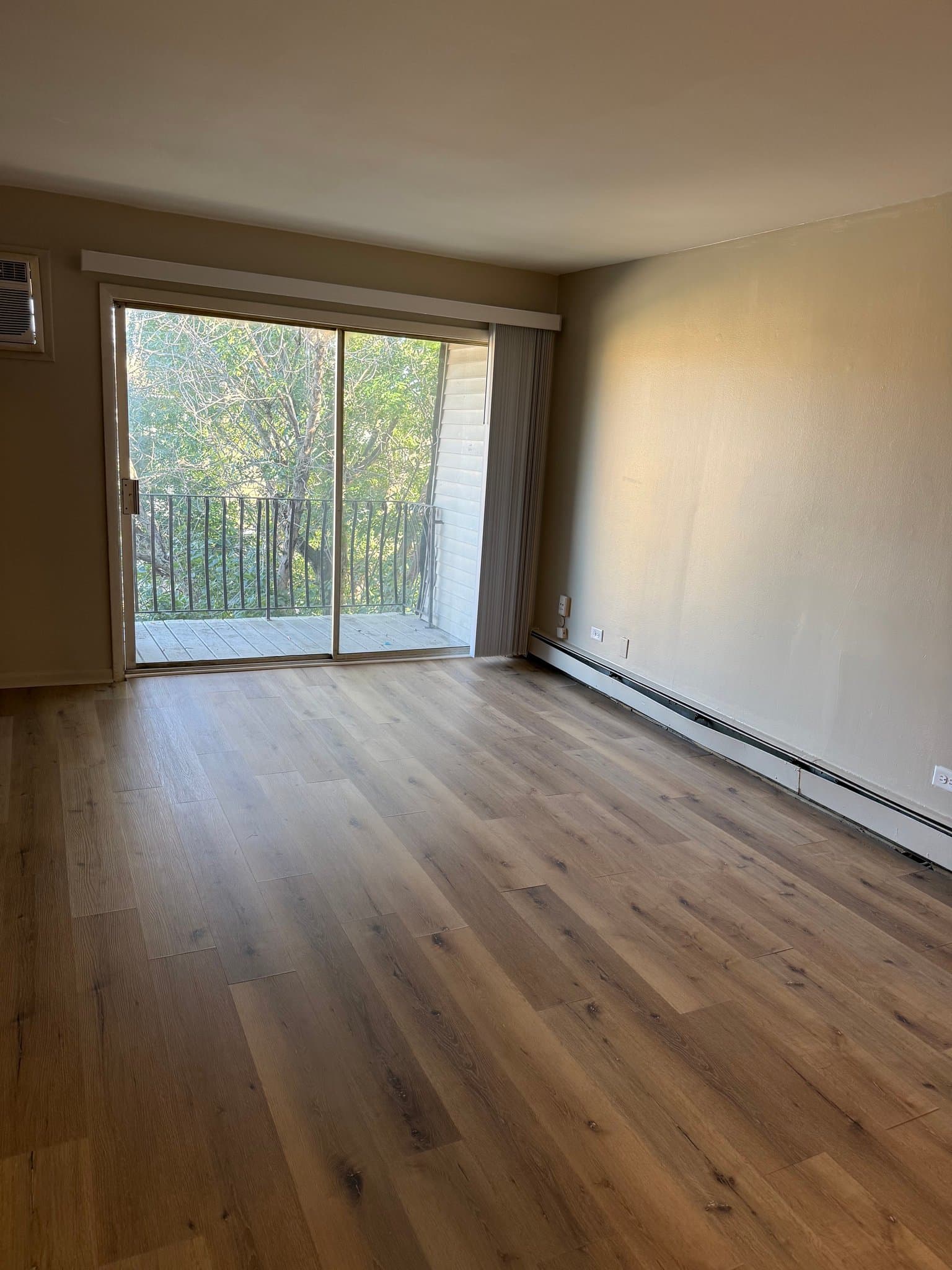 Chicago Ridge Apartment: 9822 Nottingham Ave