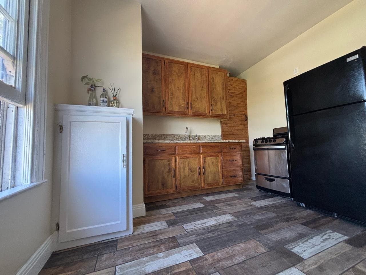 Los Angeles Apartment: 1628 W 24th St, Los Angeles, CA 90007