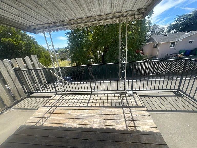 San Leandro Apartment: 1650 159th Ave