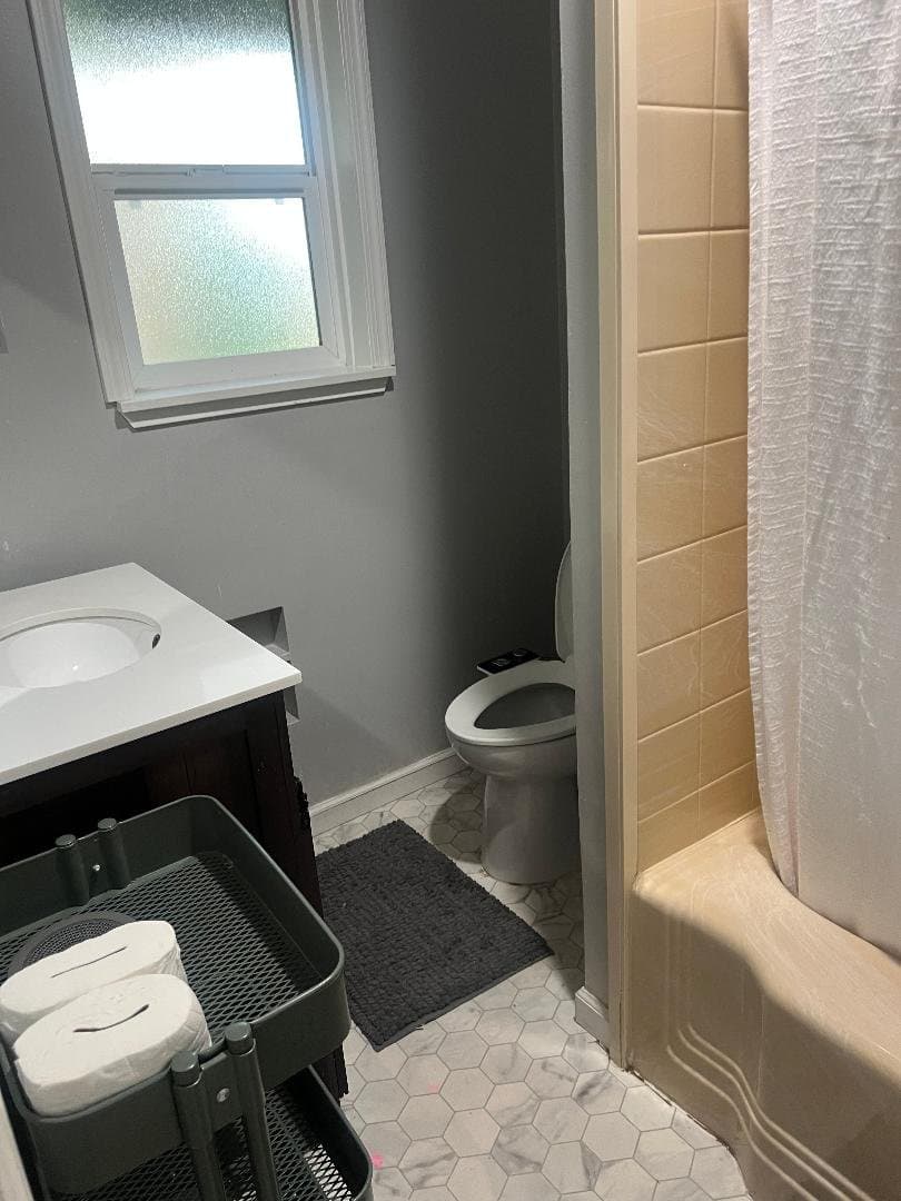 Everett Single Room: 1017 Pecks DR Apt B