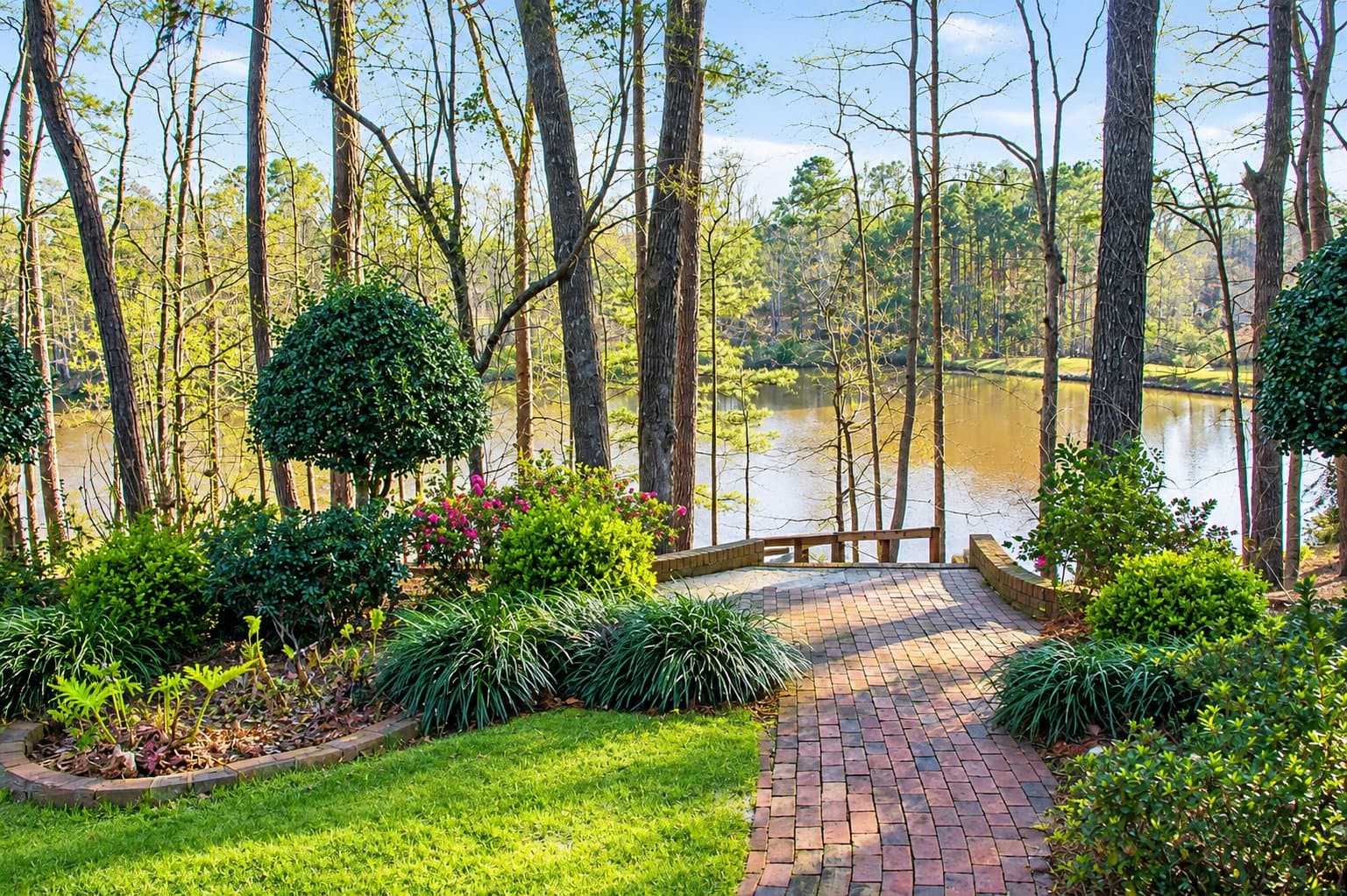 Bonaire House: 421 Wexford Cir.