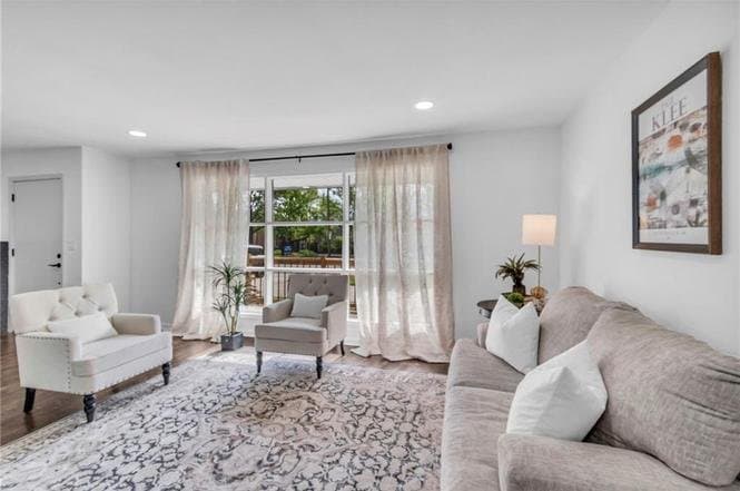 Independence House: 3710 S Sterling Ave