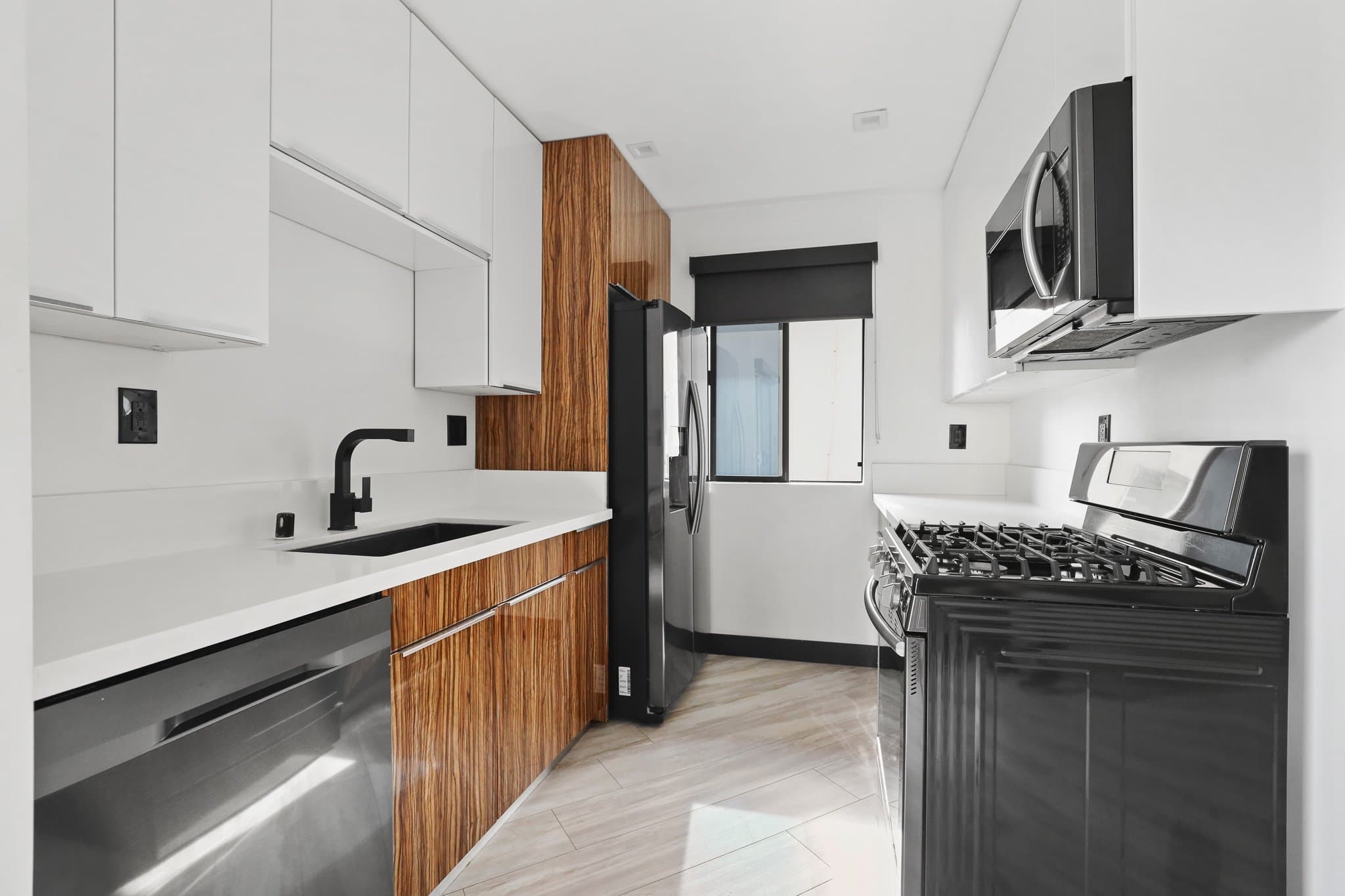 Los Angeles Apartment: 5667 La Mirada Ave