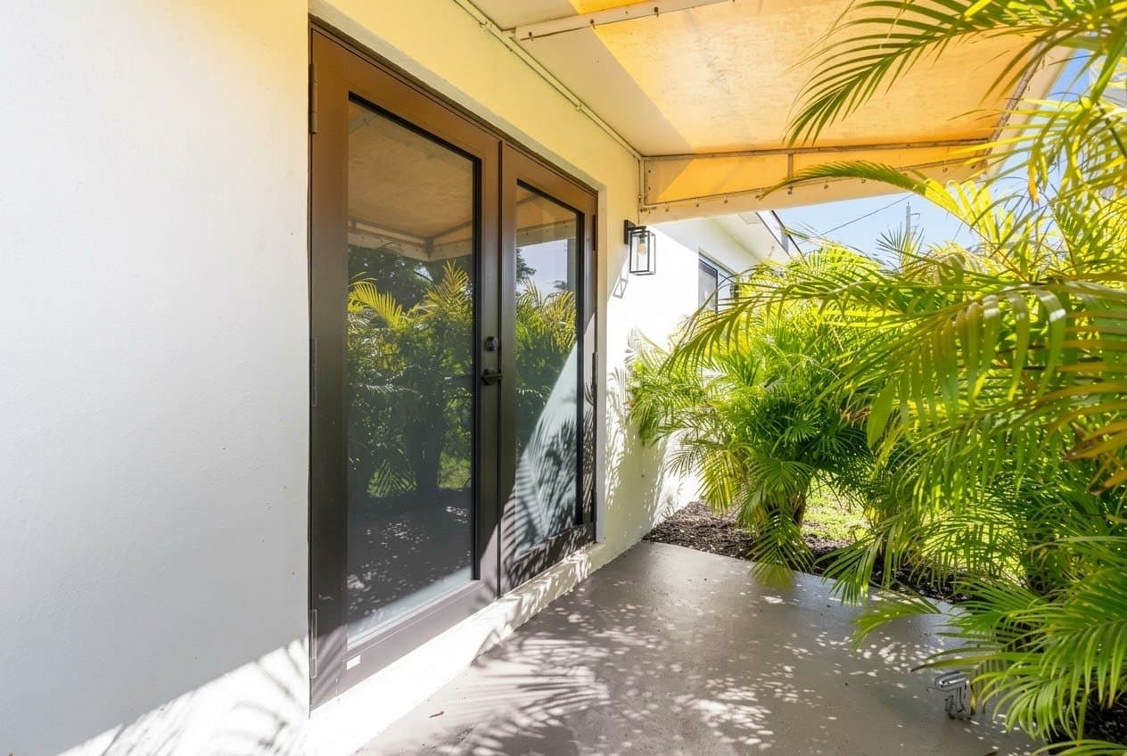 Hollywood Single Room: 1201 N 16th Ave