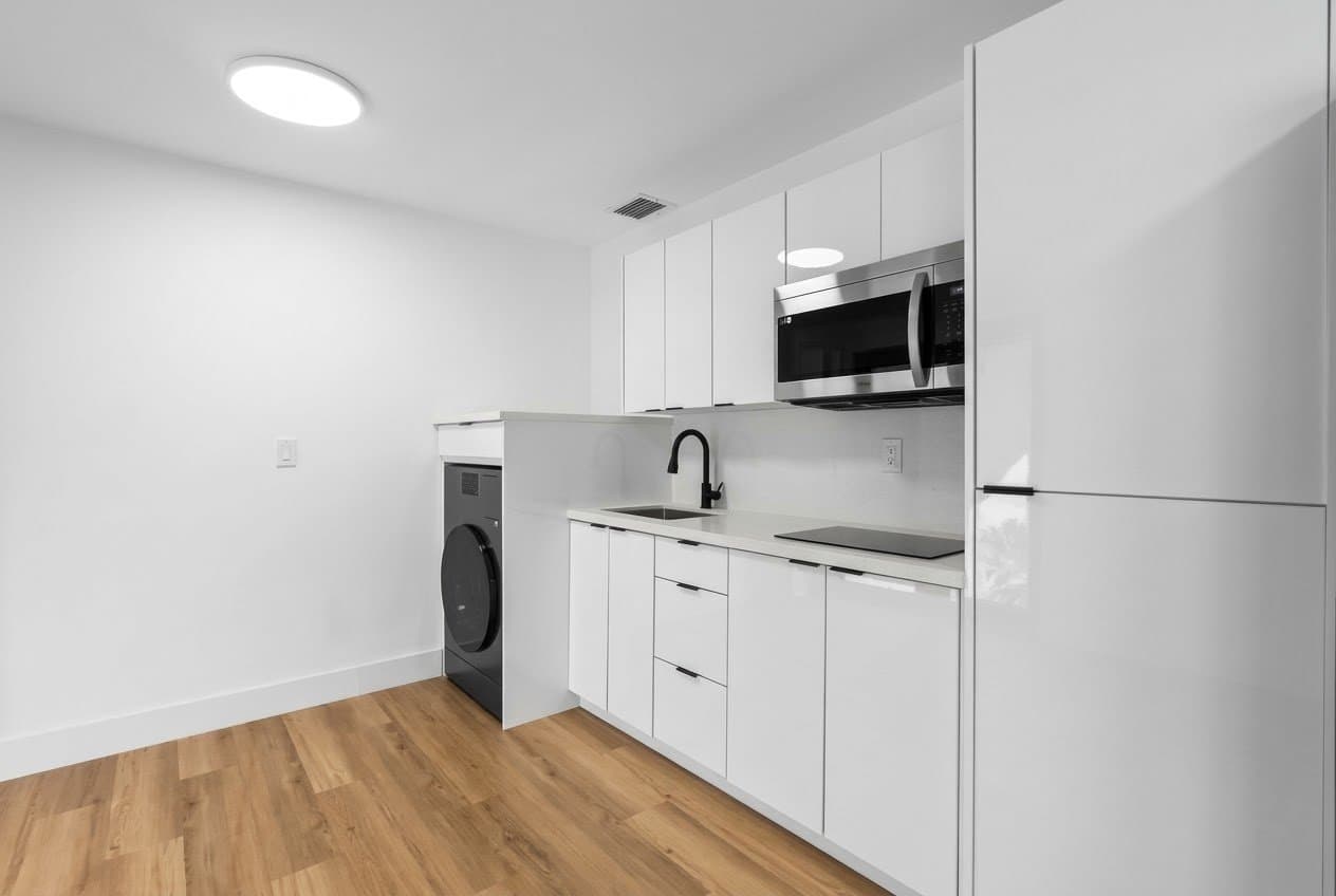Hollywood Single Room: 1201 N 16th Ave