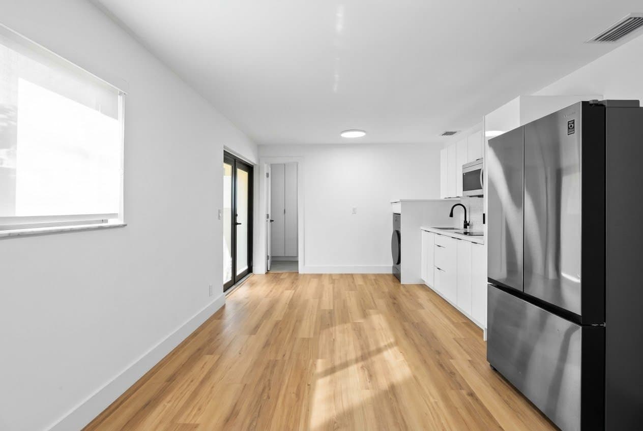 Hollywood Single Room: 1201 N 16th Ave