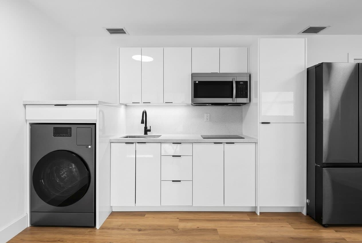 Hollywood Single Room: 1201 N 16th Ave