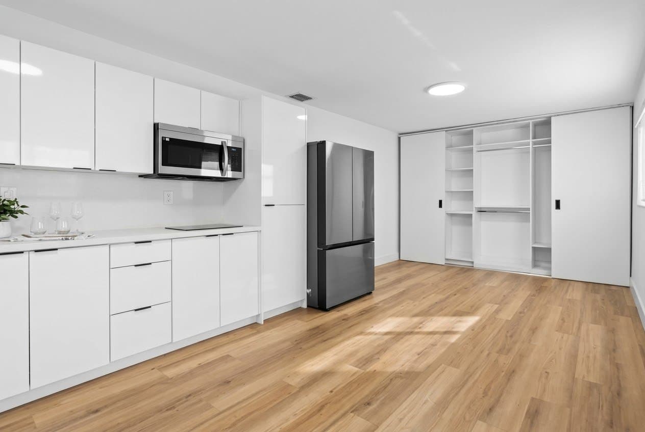 Hollywood Single Room: 1201 N 16th Ave