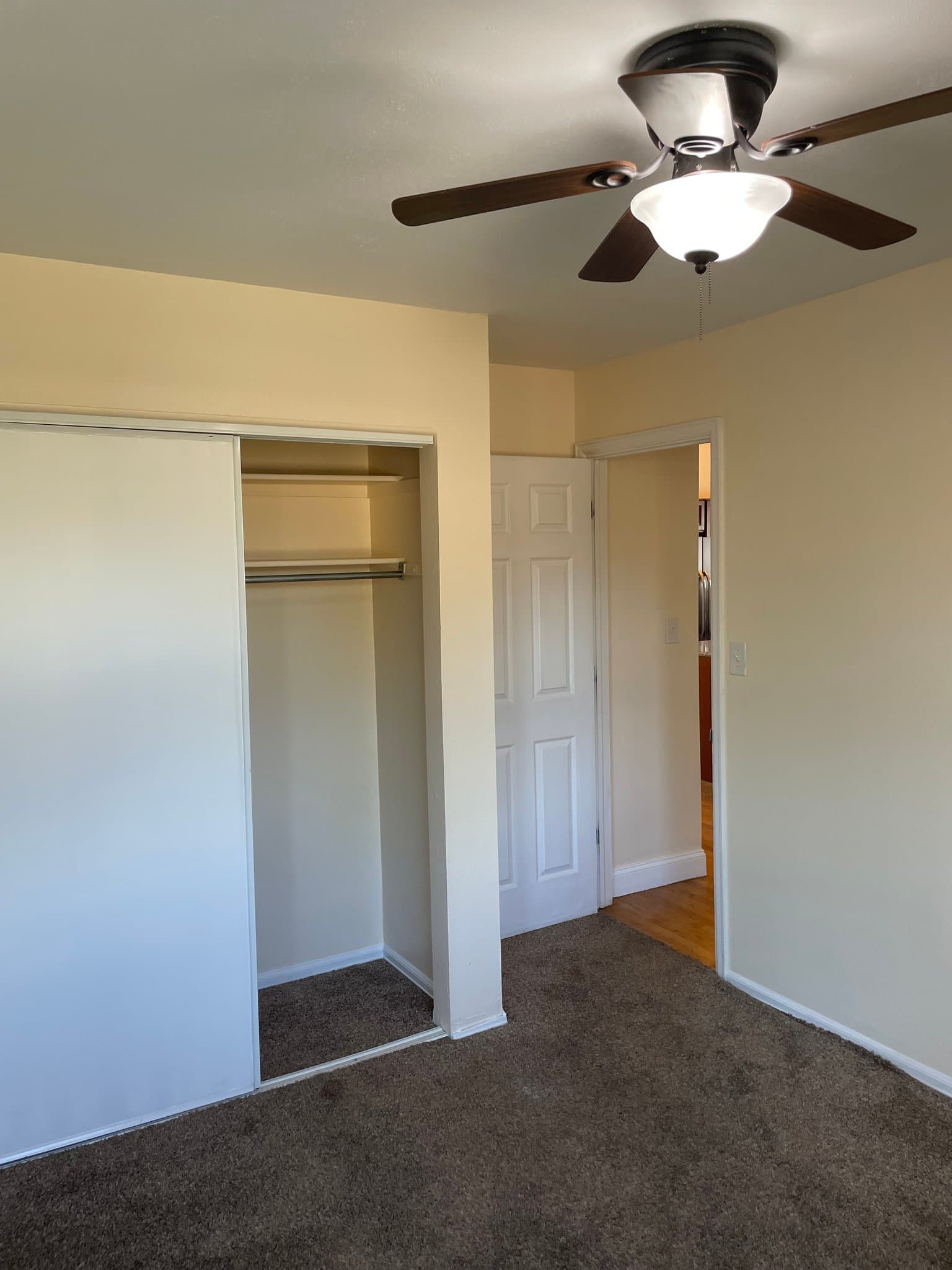 COLORADO SPRINGS Single Room: 4520 Hollyridge Dr