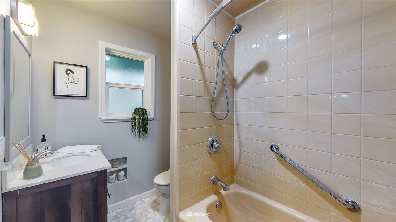 Everett Single Room: 1017 Pecks DR Apt B