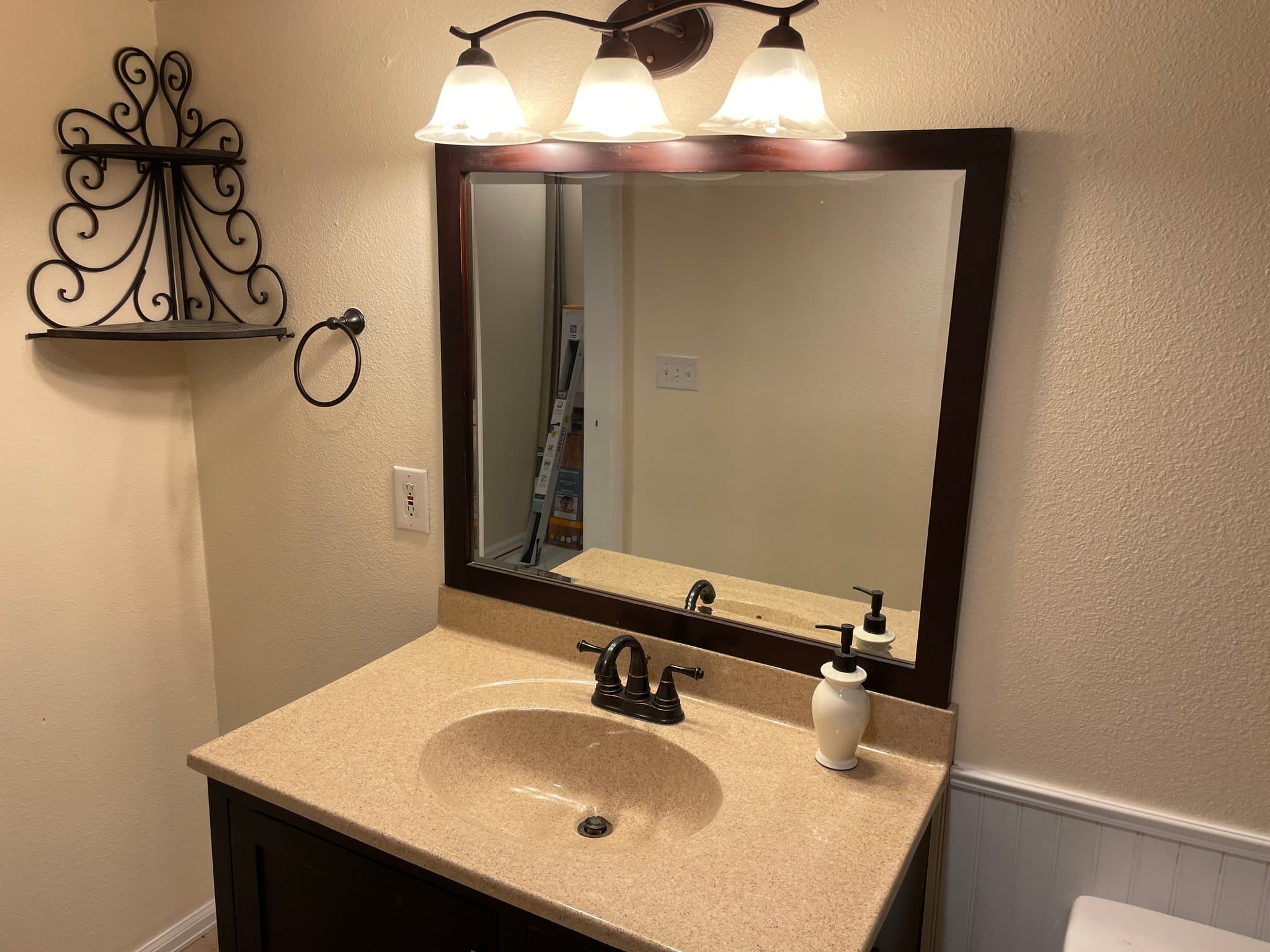 COLORADO SPRINGS Single Room: 4520 Hollyridge Dr