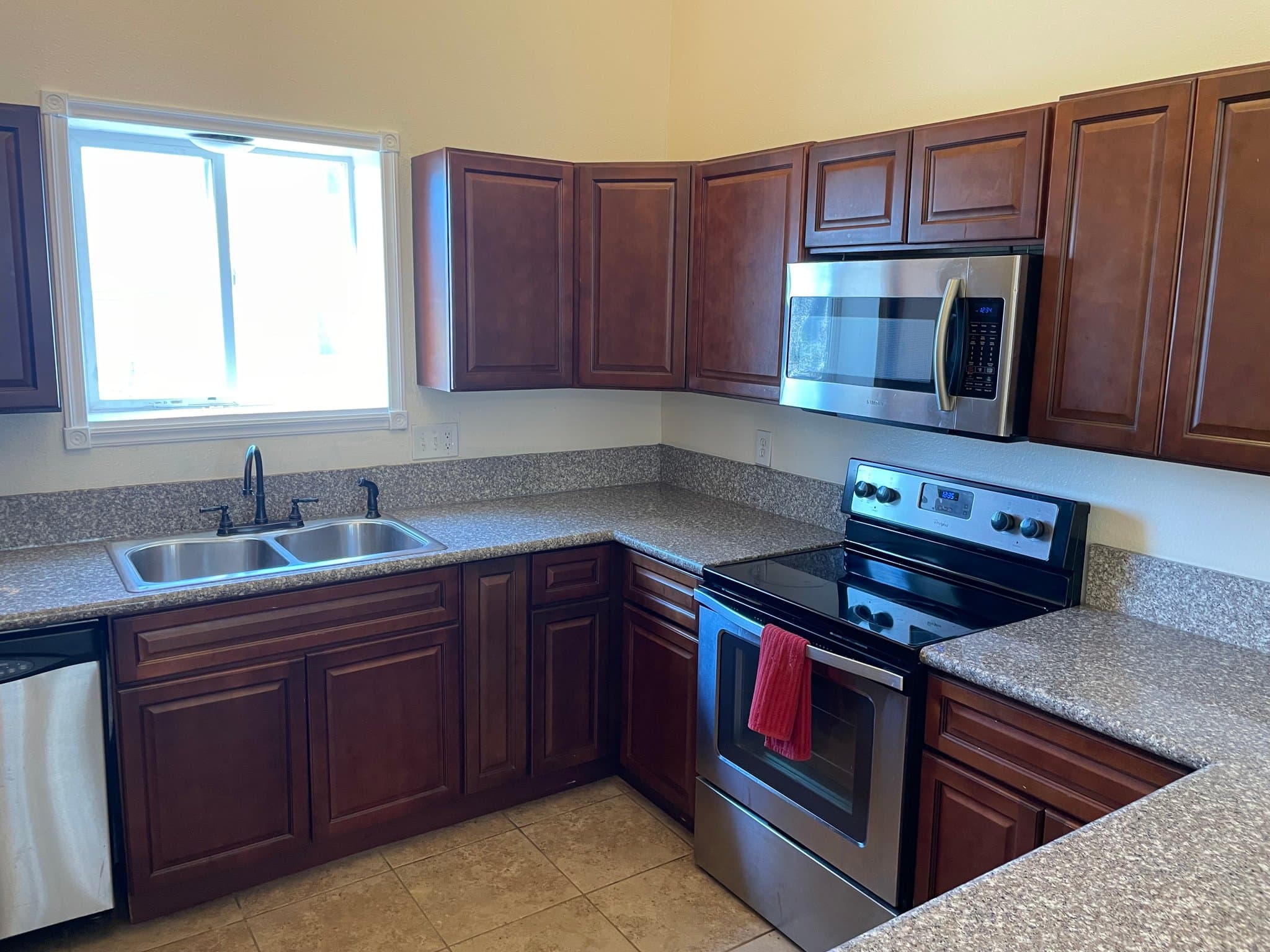 COLORADO SPRINGS Single Room: 4520 Hollyridge Dr