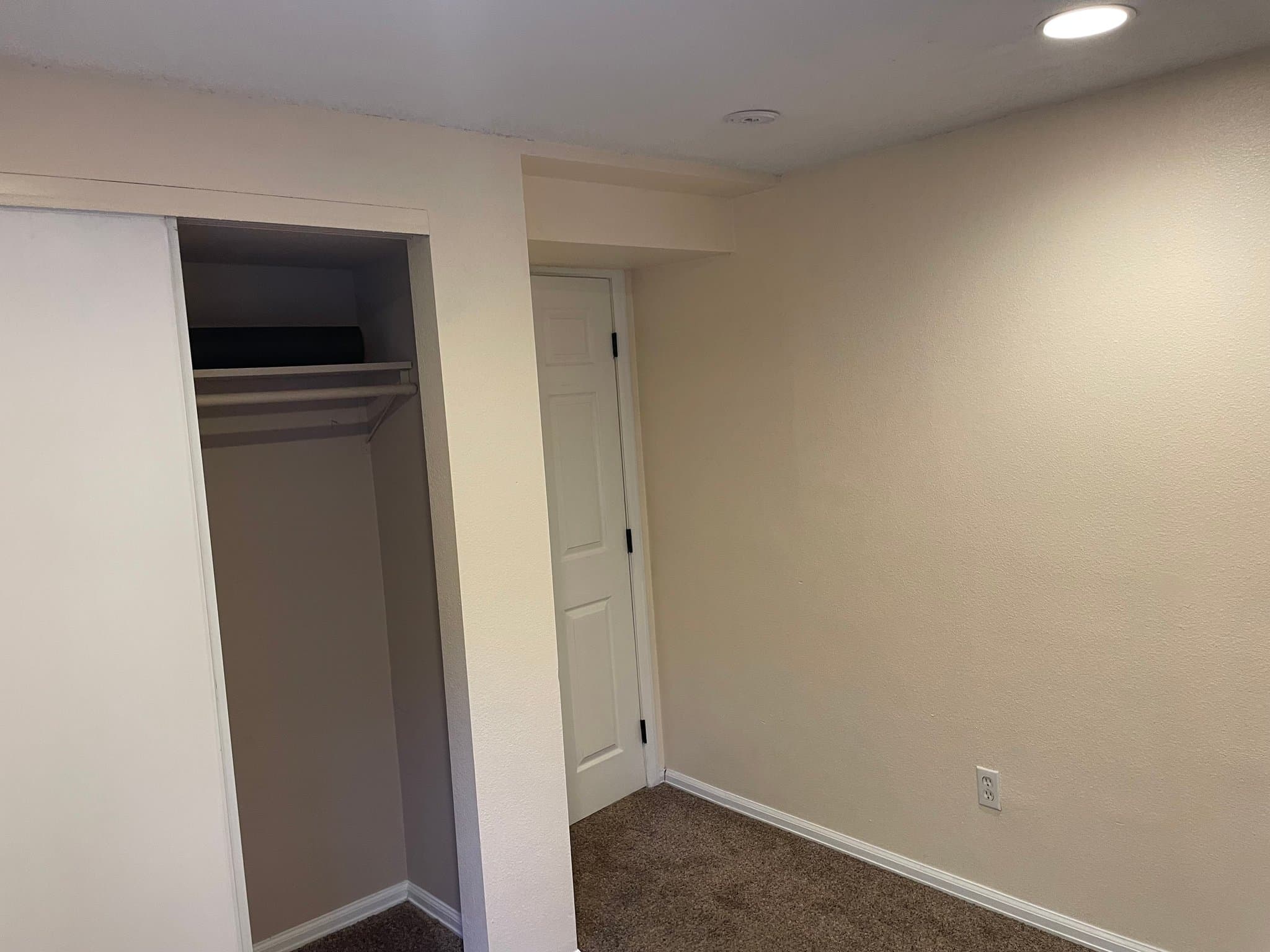 COLORADO SPRINGS Single Room: 4520 Hollyridge Dr