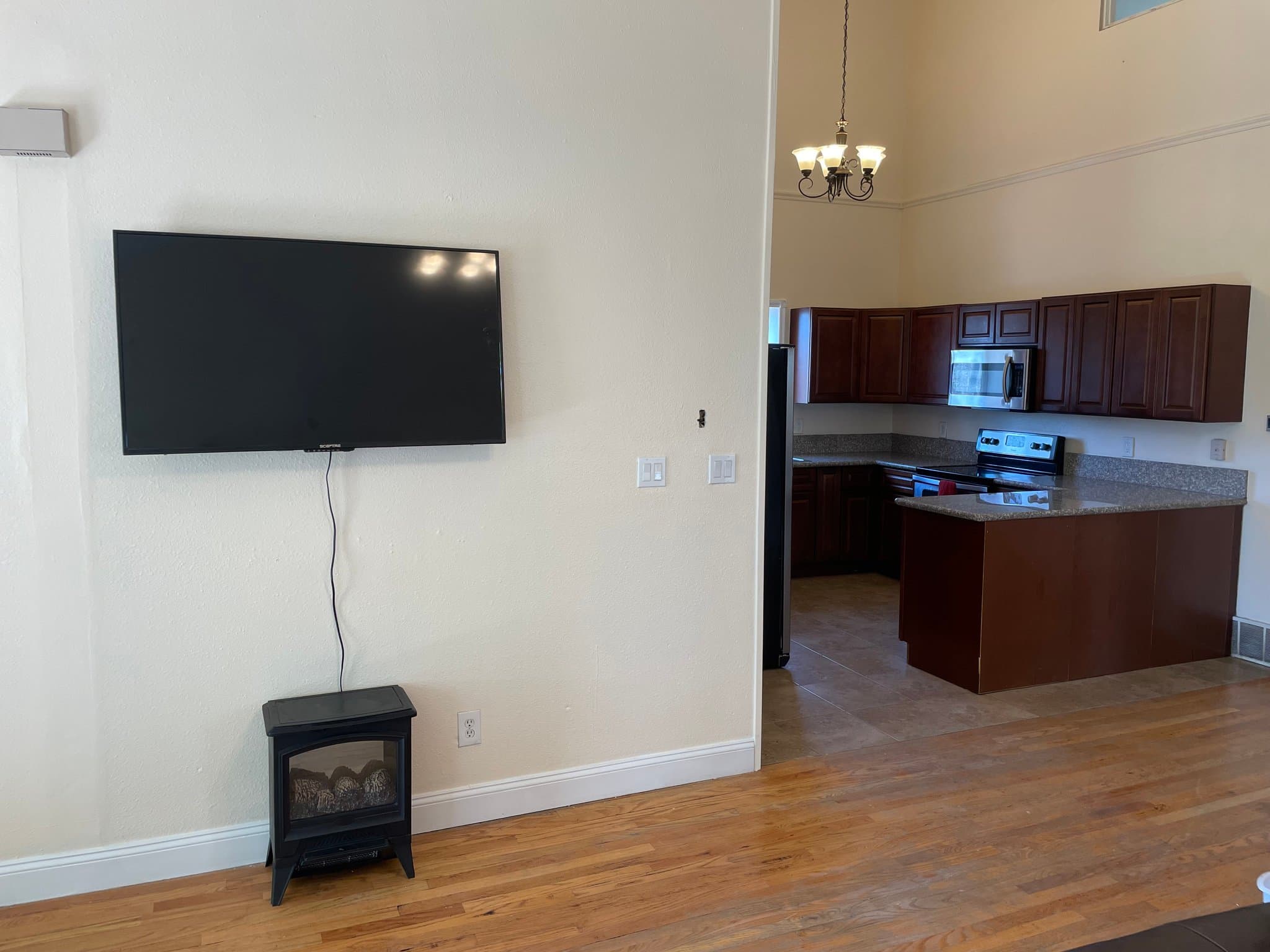COLORADO SPRINGS Single Room: 4520 Hollyridge Dr