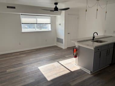 Mansfield Apartment: 150 N Main St