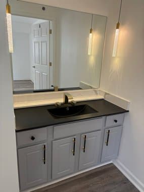 Mansfield Apartment: 150 N Main St