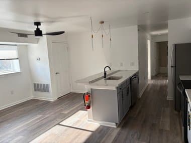 Mansfield Apartment: 150 N Main St