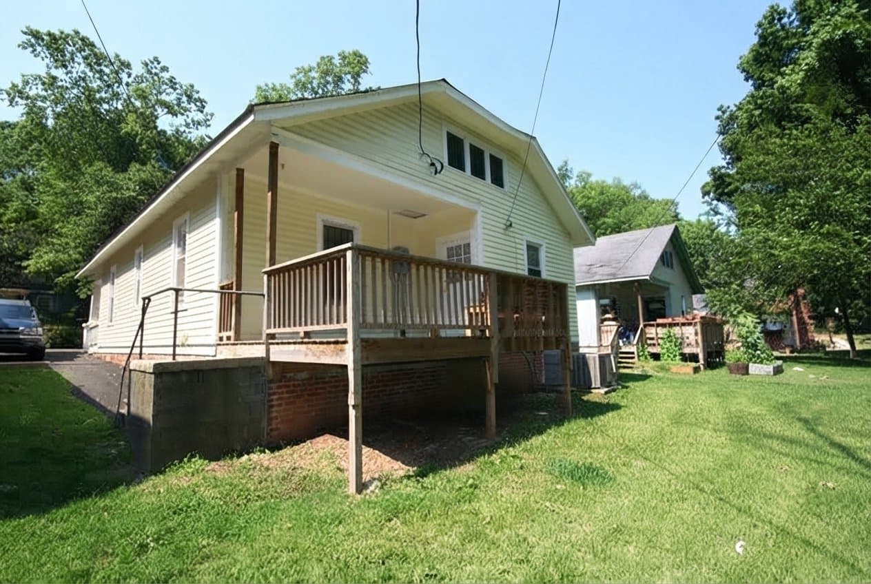 Durham House: 1308 W. Chapel Hill Street
