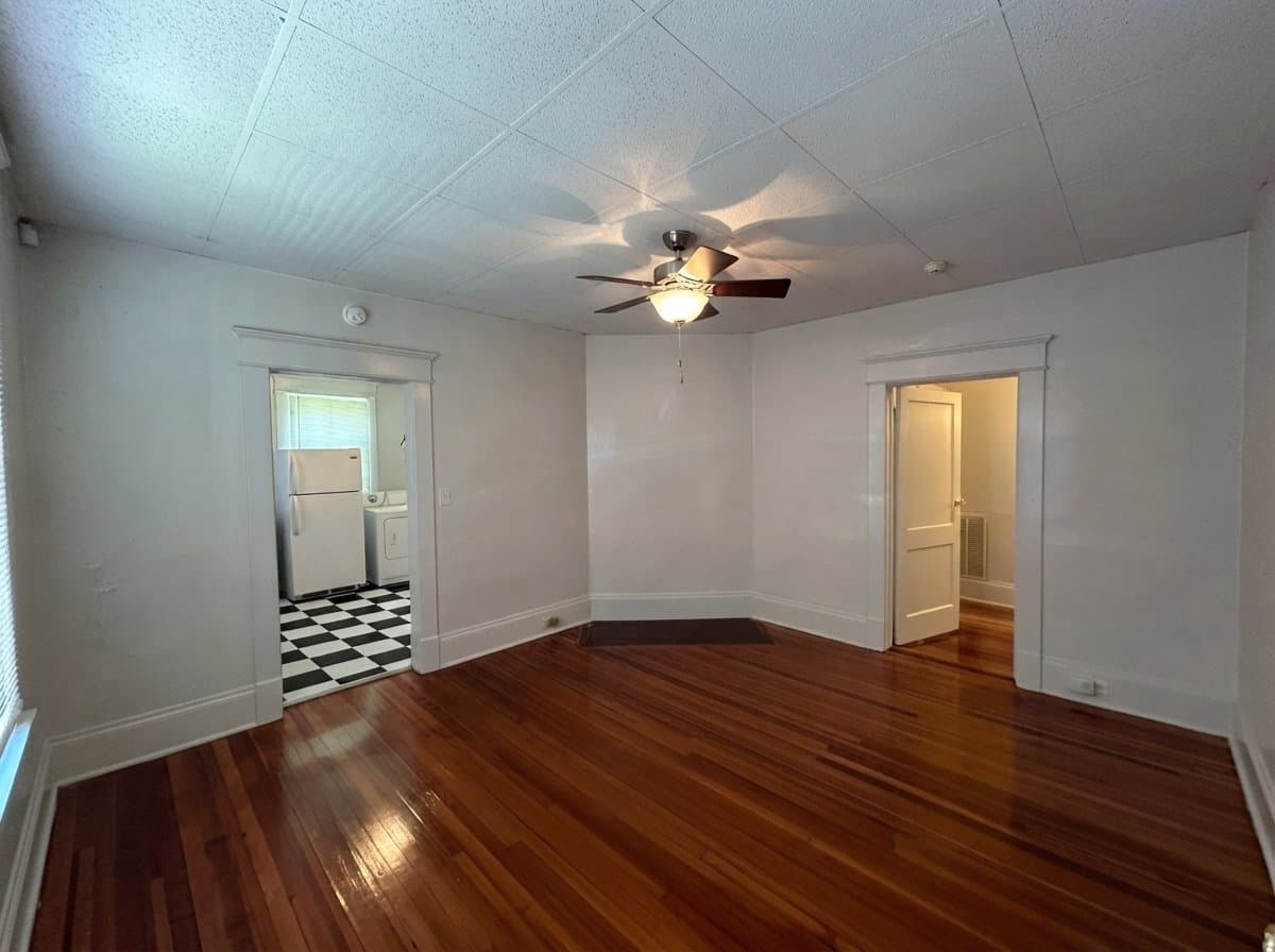 Durham House: 1308 W. Chapel Hill Street