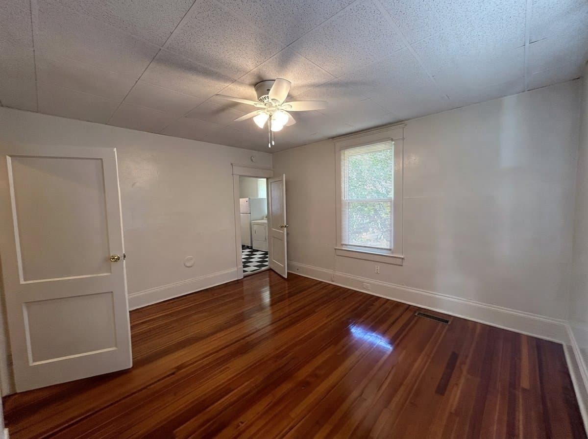 Durham House: 1308 W. Chapel Hill Street