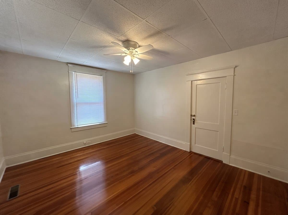 Durham House: 1308 W. Chapel Hill Street