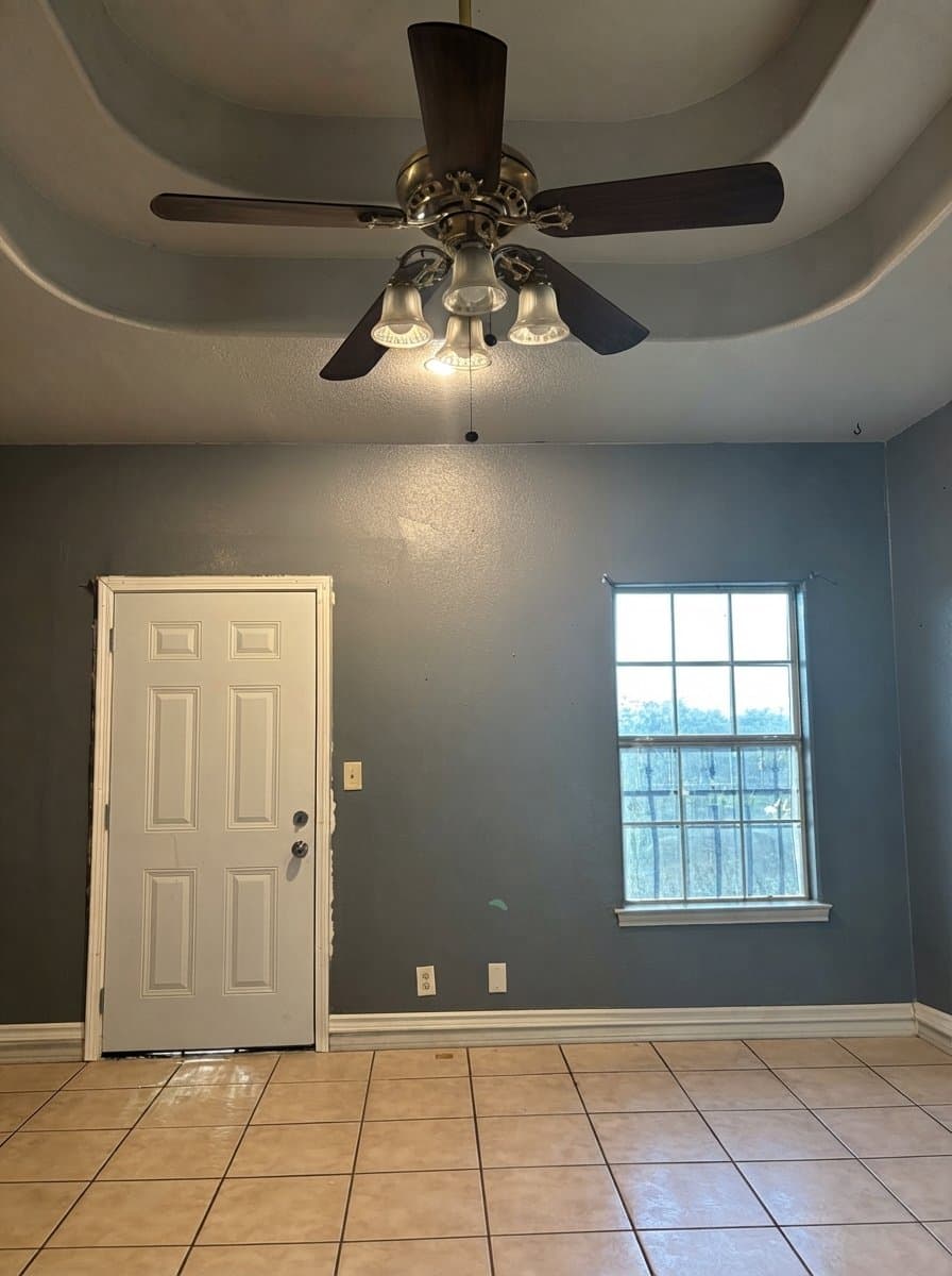 Laredo House: 315 New Castle Dr