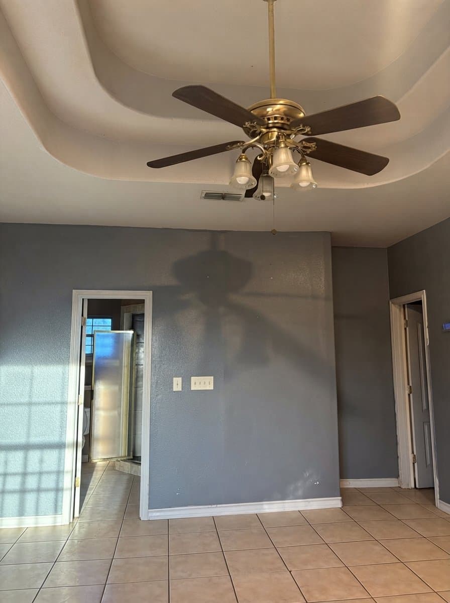 Laredo House: 315 New Castle Dr
