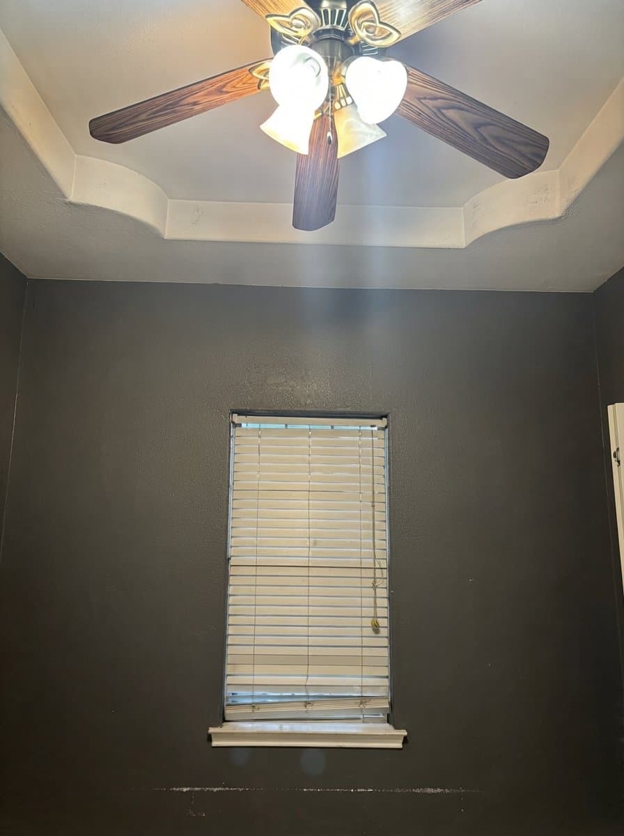 Laredo House: 315 New Castle Dr