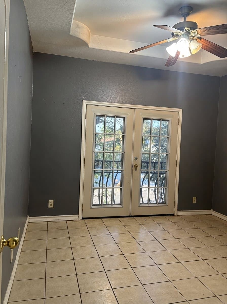 Laredo House: 315 New Castle Dr