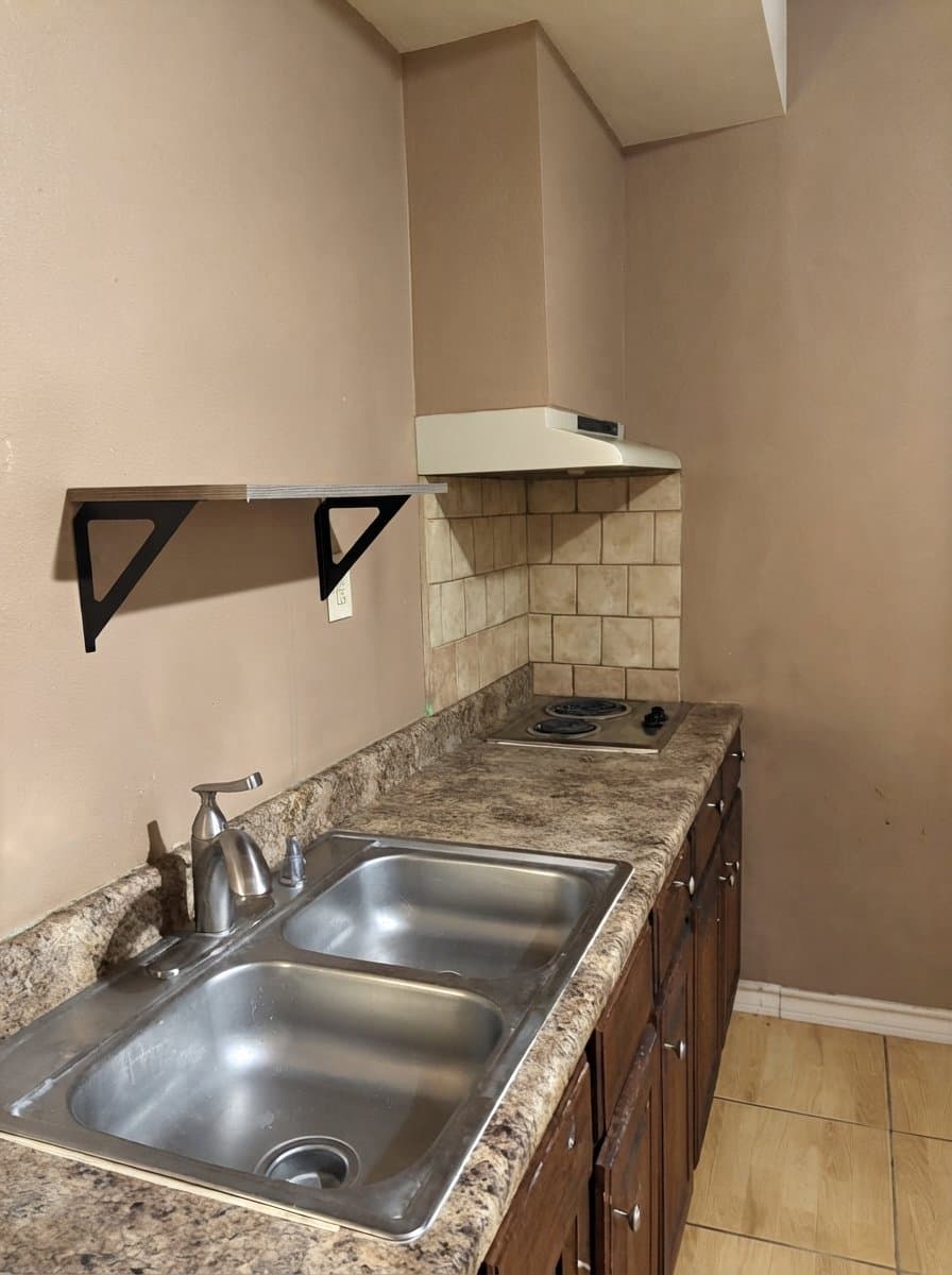 Laredo House: 315 New Castle Dr