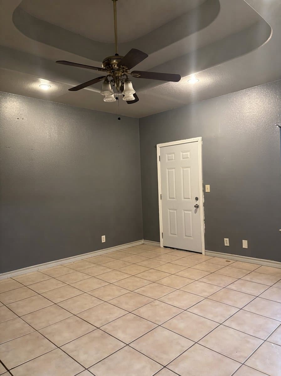Laredo House: 315 New Castle Dr