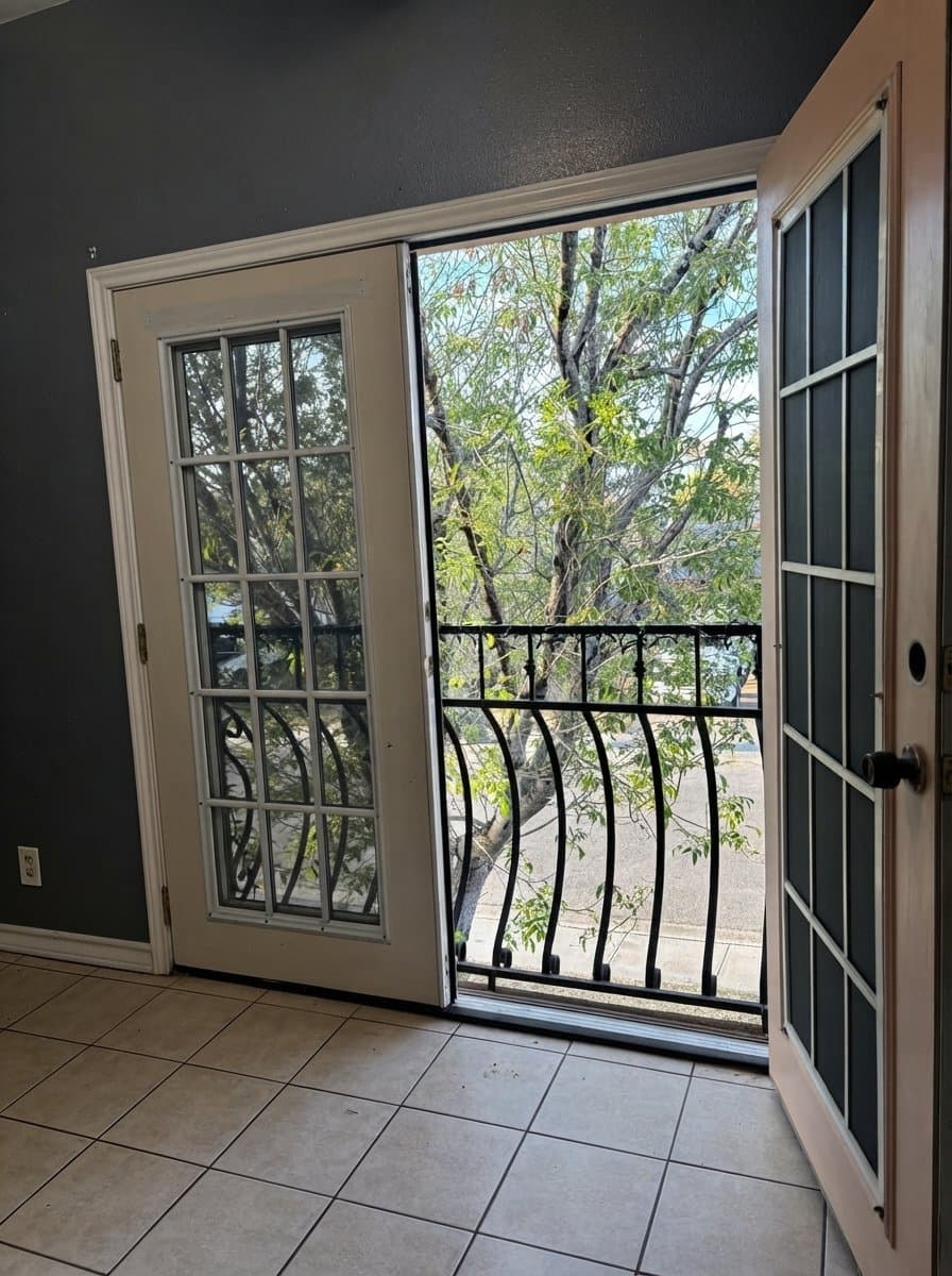 Laredo House: 315 New Castle Dr