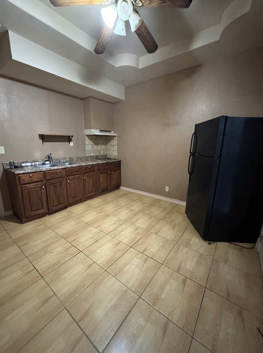 Laredo House: 315 New Castle Dr