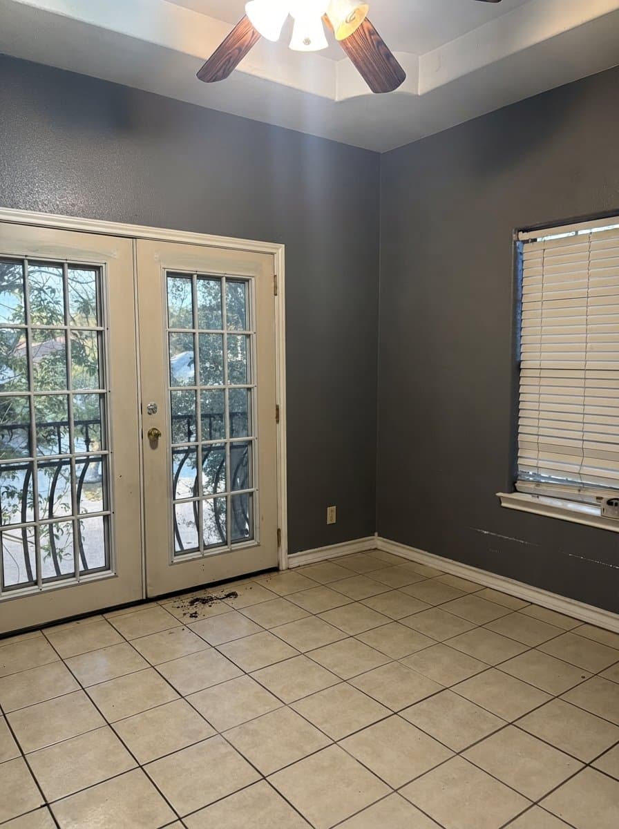 Laredo House: 315 New Castle Dr