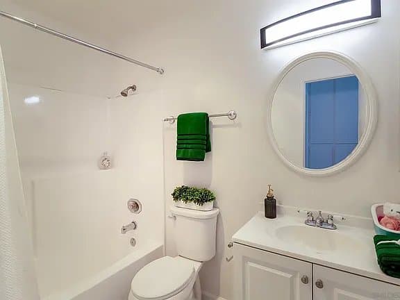 San Diego Apartment: 3870 37th St APT 24