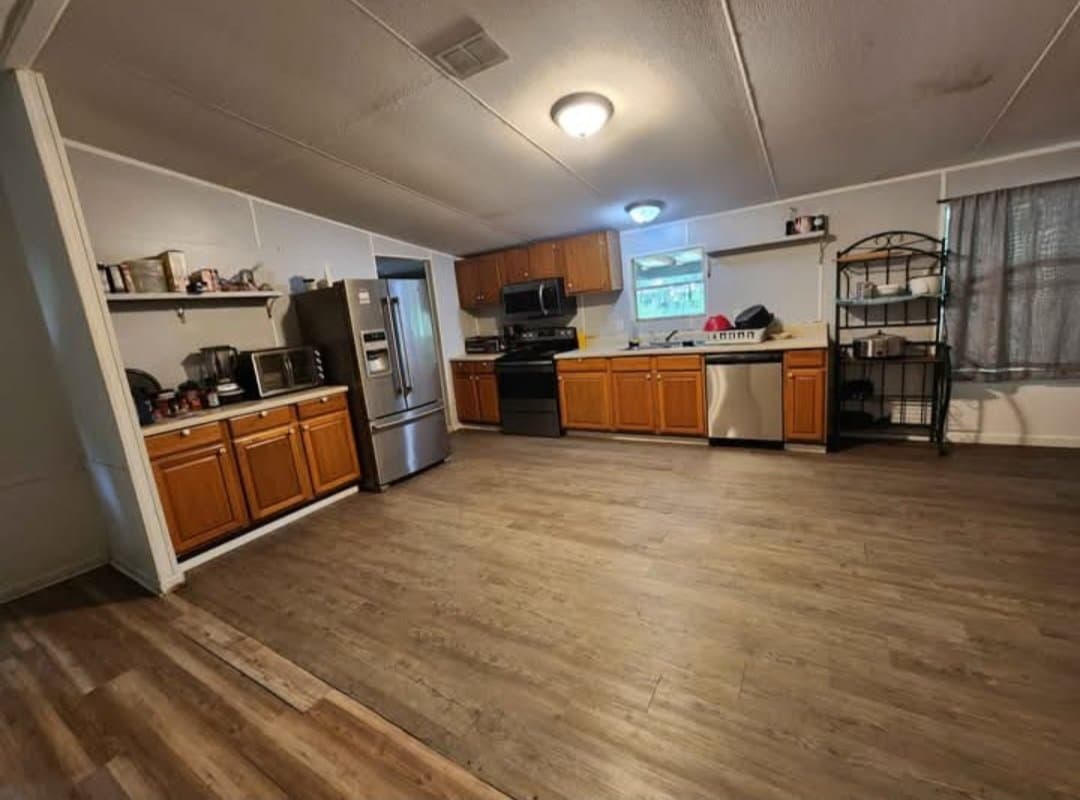 Brooksville Single Room: 24345 Kaufman Rd