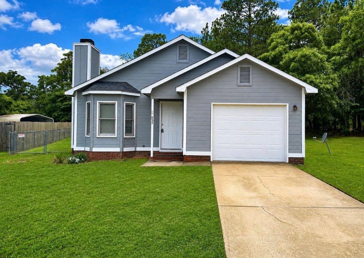 Fayetteville House: 633 Winthrop ct