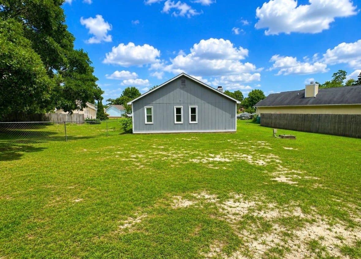 Fayetteville House: 633 Winthrop ct