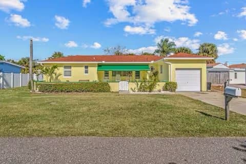 Redington Beach House: 15803 2nd St E