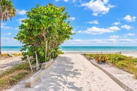 Redington Beach House: 15803 2nd St E