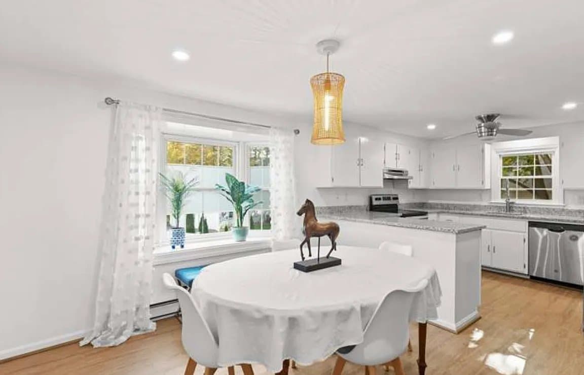 Portsmouth House: 4 Harding Rd