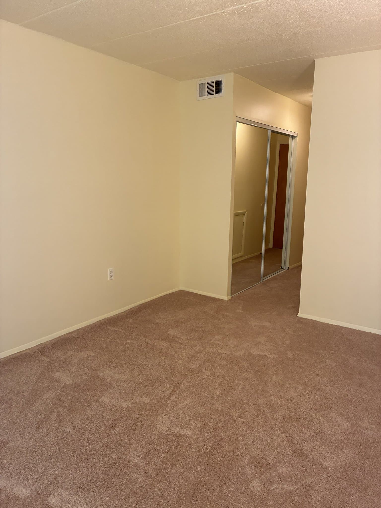 Silver Spring Condo: 3301 Hewitt Ave