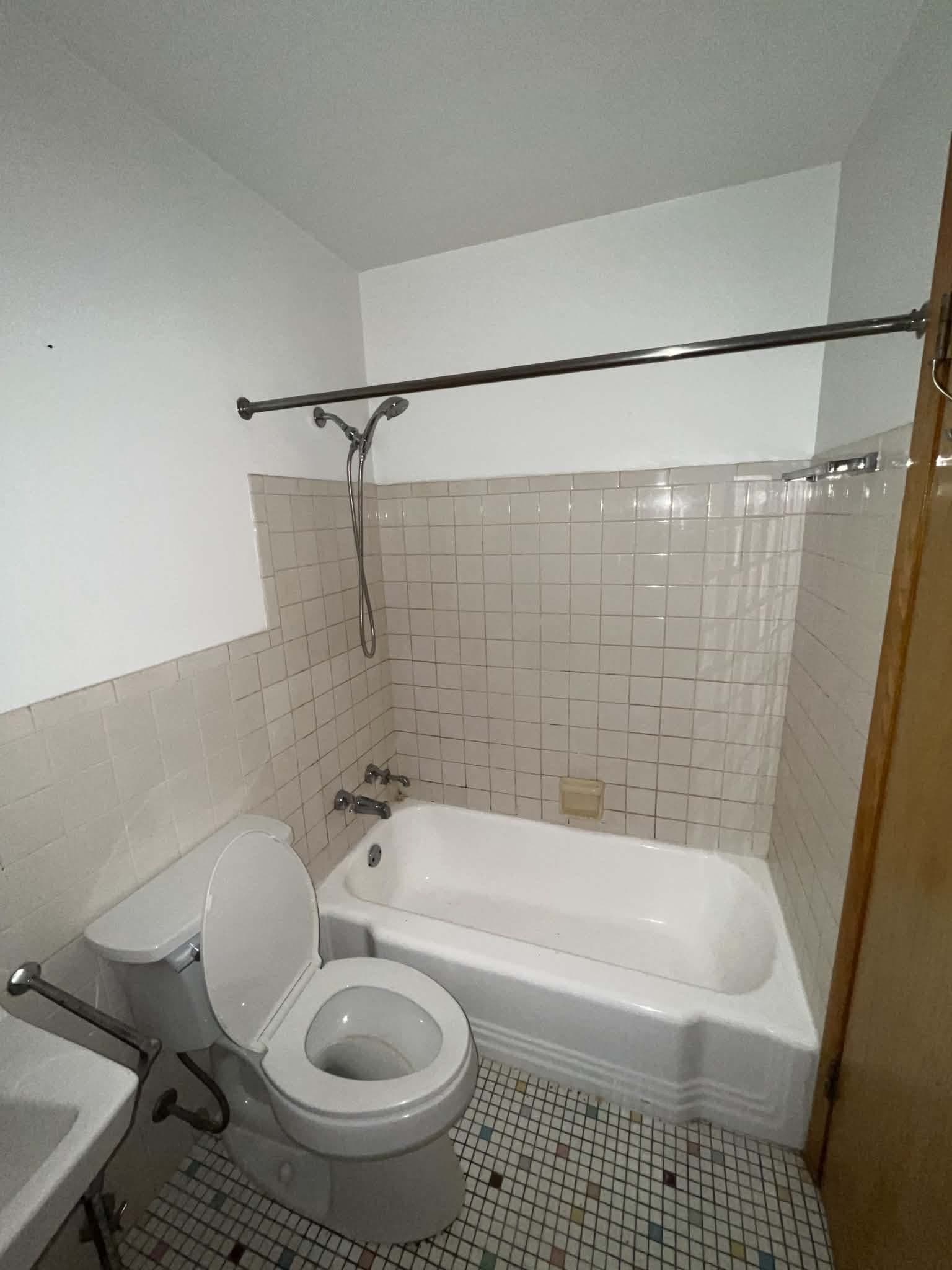 Chicago Apartment: 4120 N California Ave