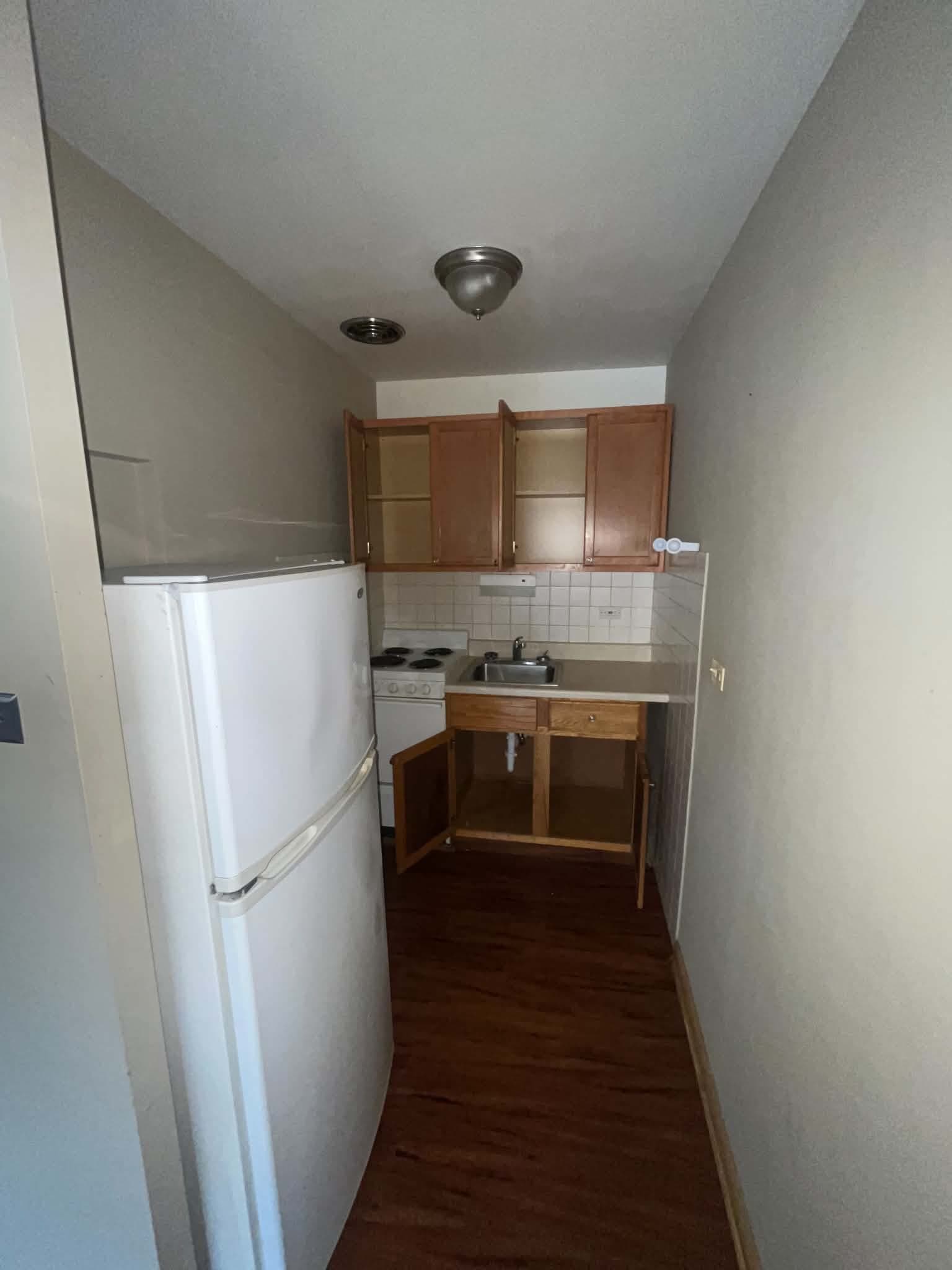 Chicago Apartment: 4120 N California Ave