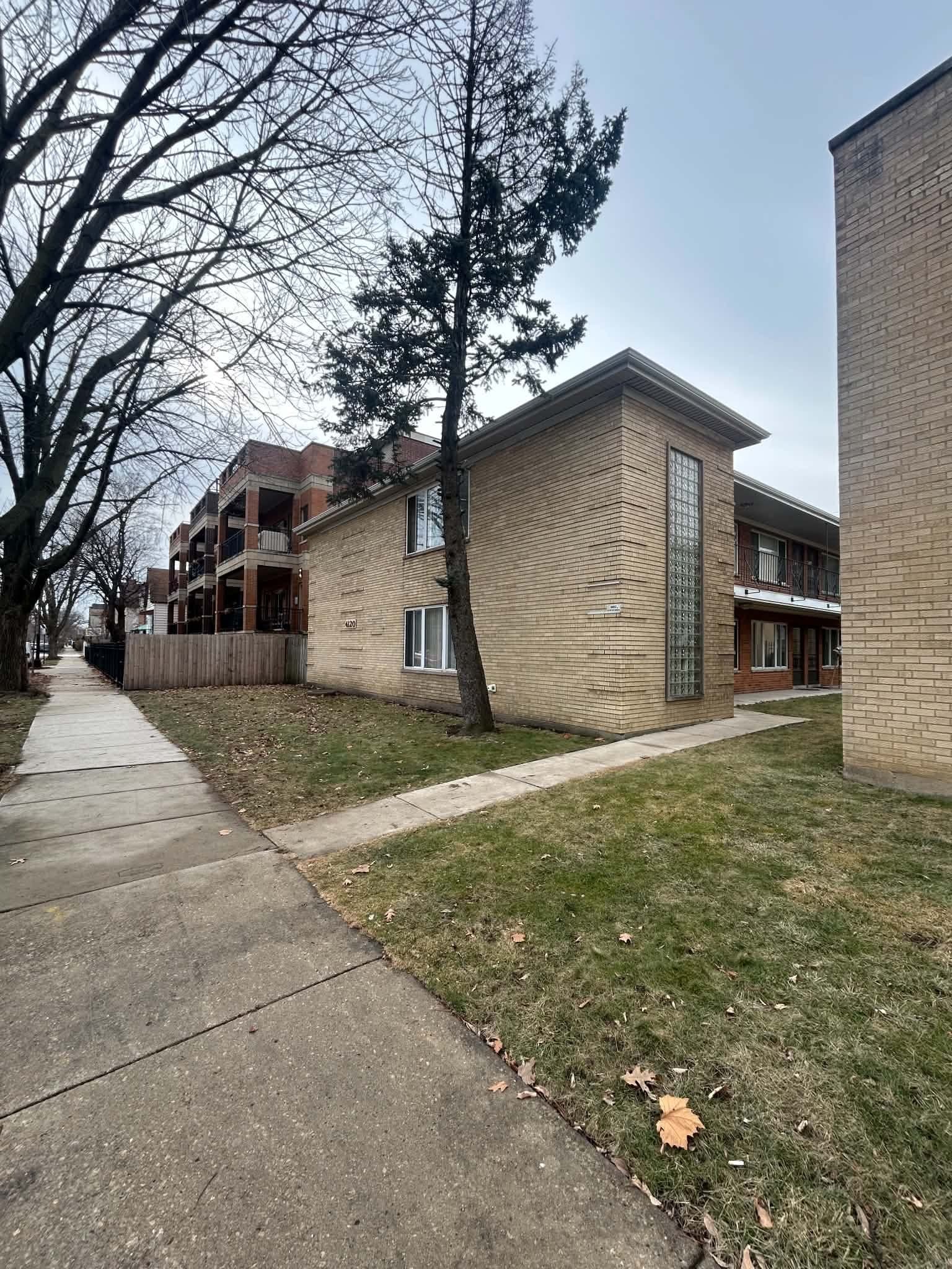 Chicago Apartment: 4120 N California Ave